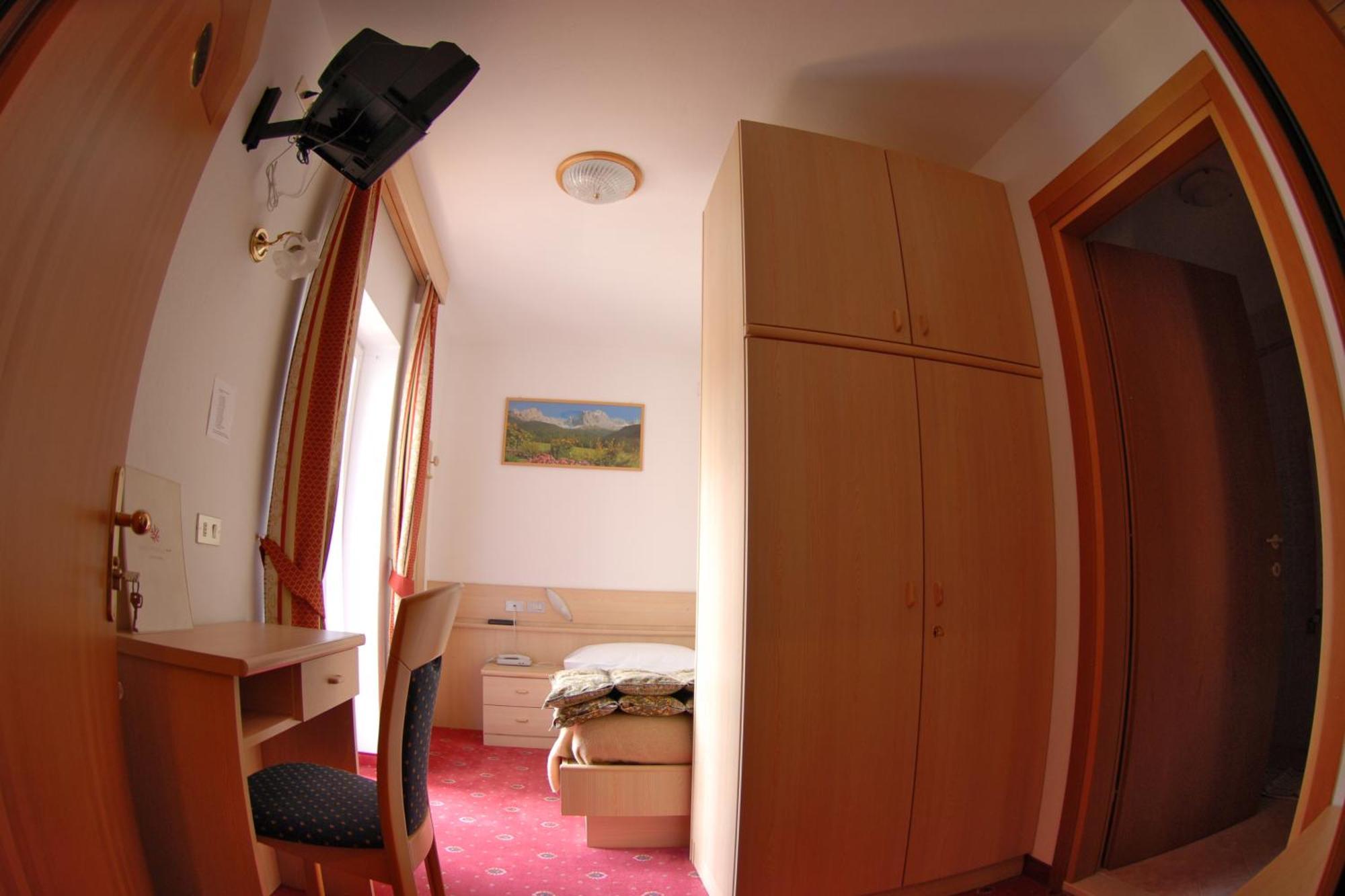 Hotel Cristallo Vigo di Fassa Esterno foto