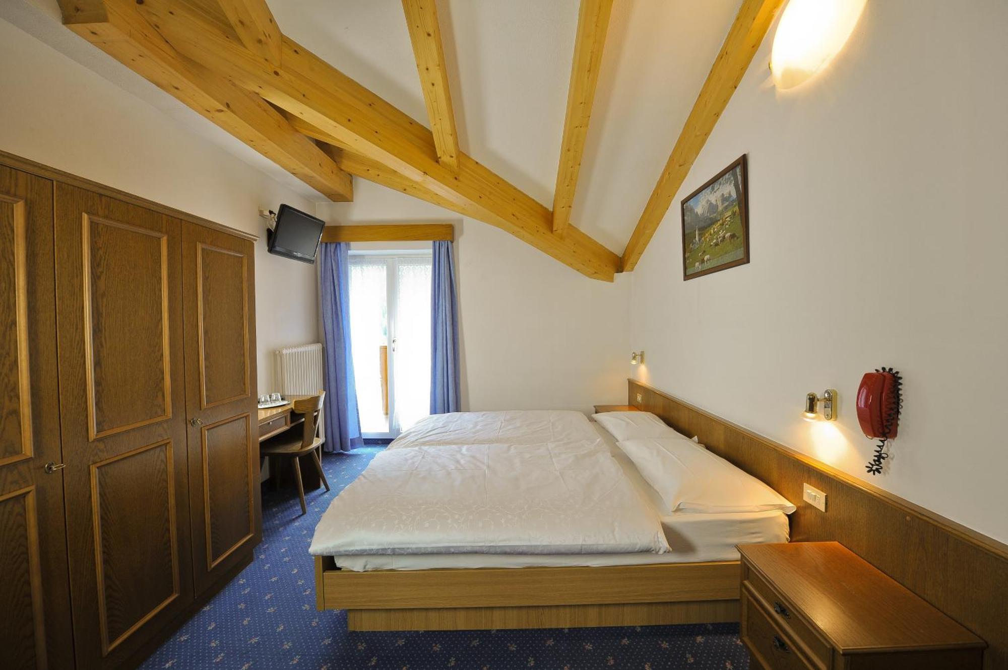 Hotel Cristallo Vigo di Fassa Esterno foto