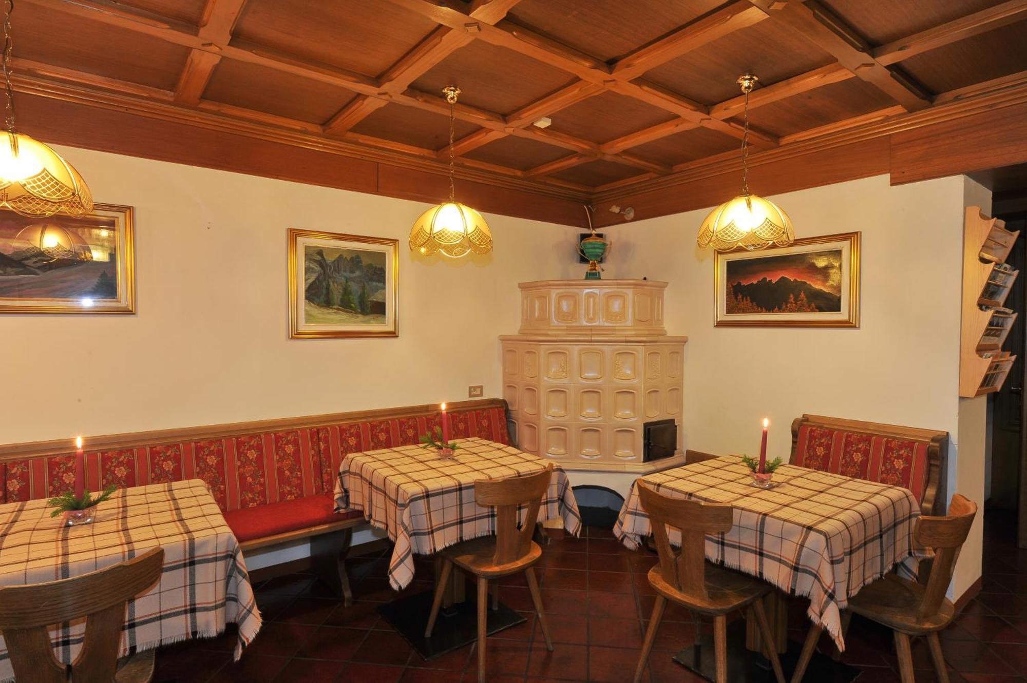 Hotel Cristallo Vigo di Fassa Esterno foto