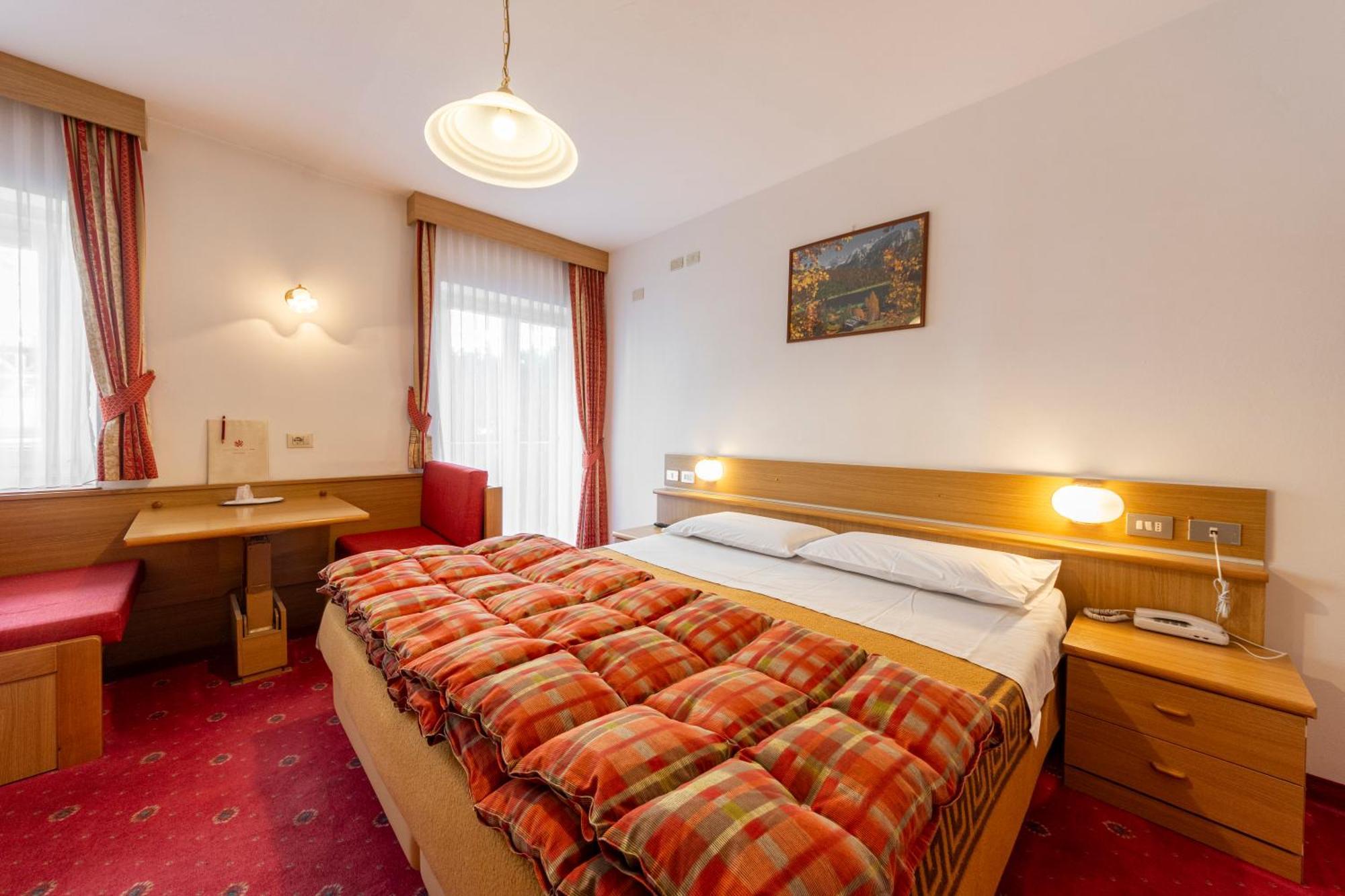 Hotel Cristallo Vigo di Fassa Esterno foto