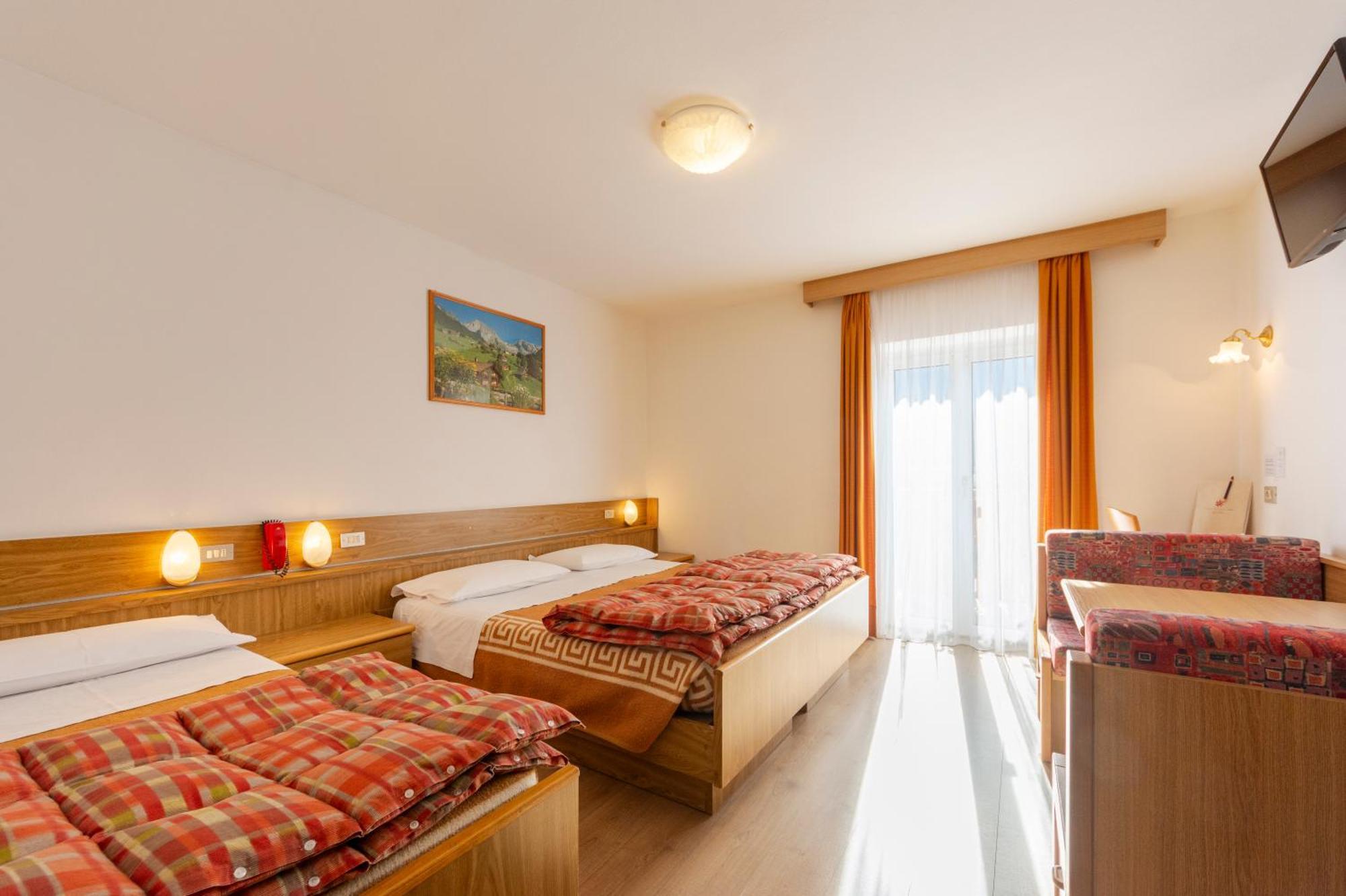 Hotel Cristallo Vigo di Fassa Esterno foto