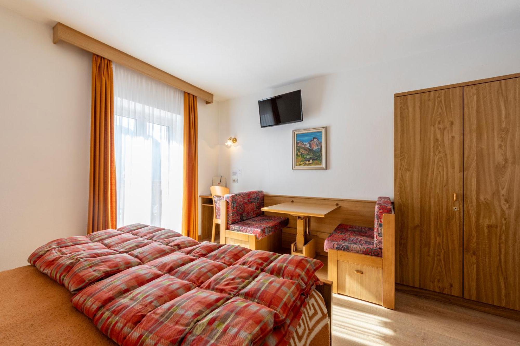 Hotel Cristallo Vigo di Fassa Esterno foto